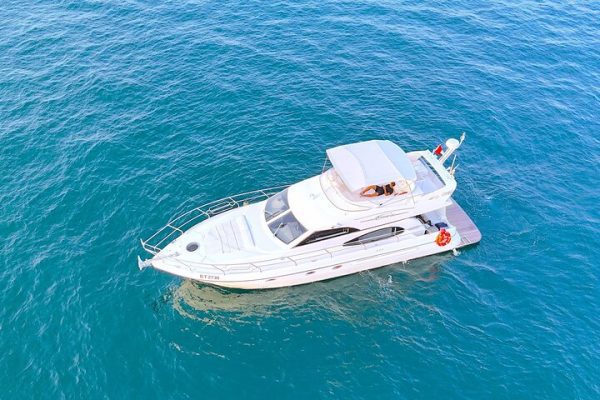 dubai marina yacht tour