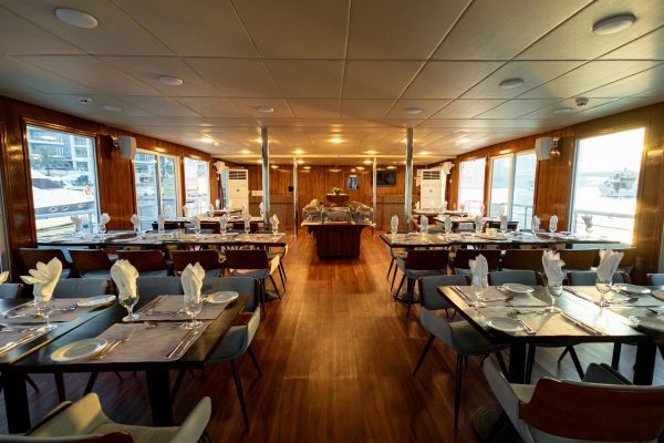 five star sea lounge dubai marina