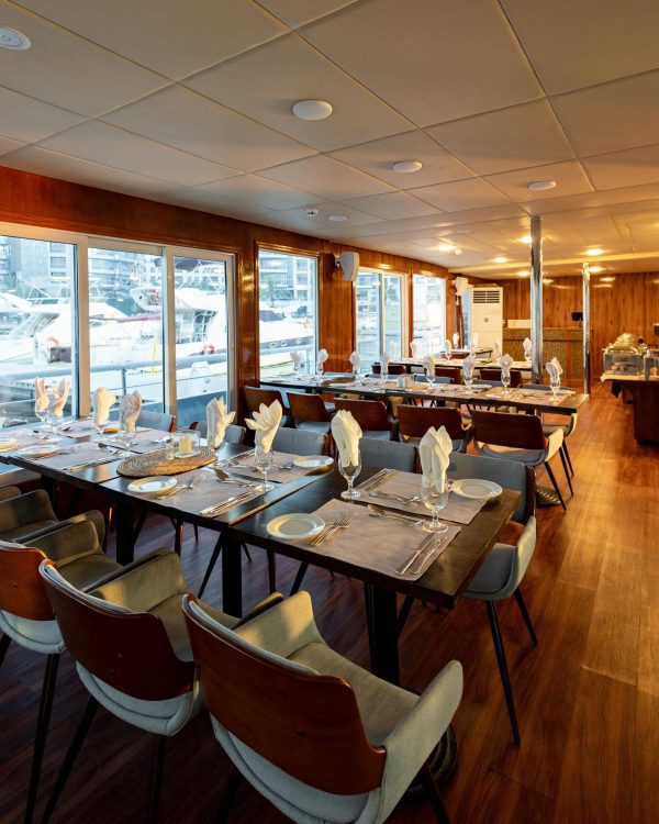five star sea lounge dubai marina