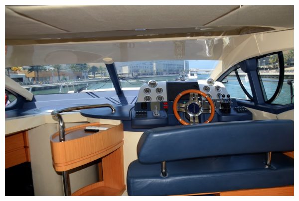 private azimut luxury yacht – 43ft