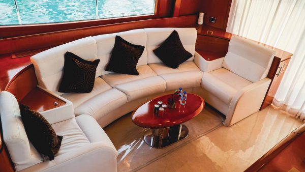 private luxury yacht – 64ft dominator
