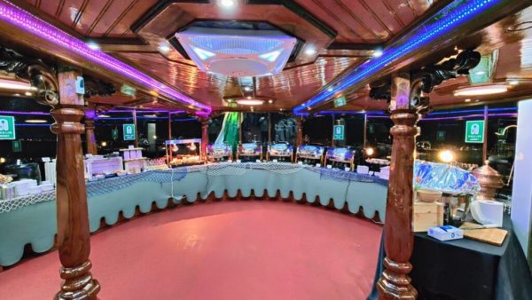 standard dhow cruise dubai canal