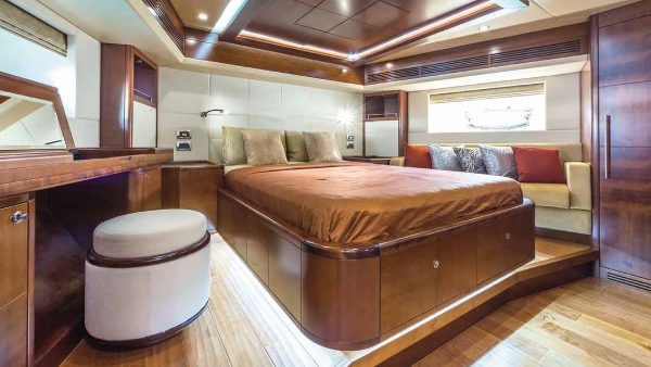 private luxury yacht – 88ft majesty