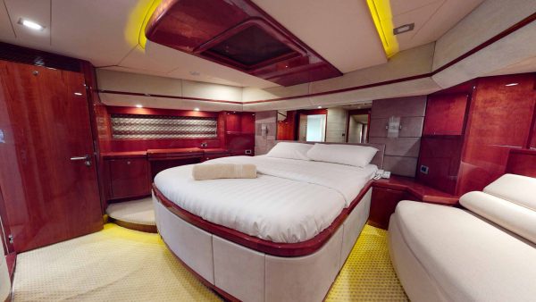 private luxury yacht – 88ft majesty
