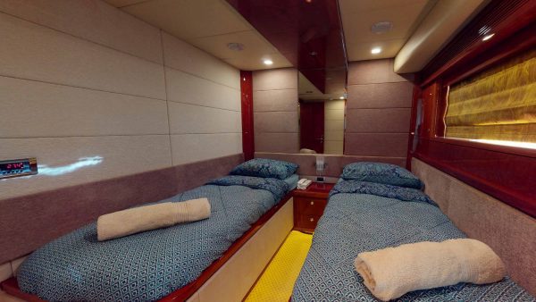 private luxury yacht – 88ft majesty