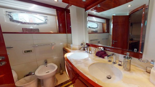private luxury yacht – 88ft majesty