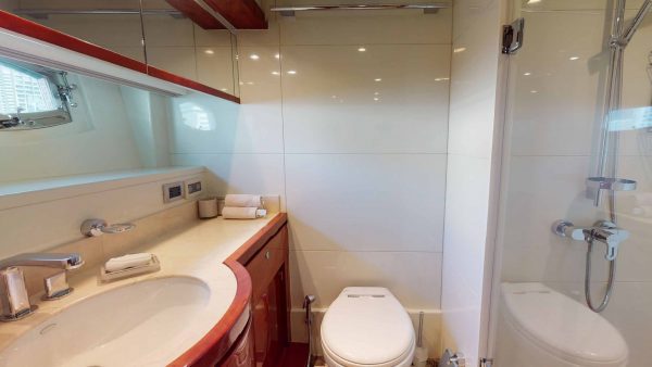 private luxury yacht – 88ft majesty