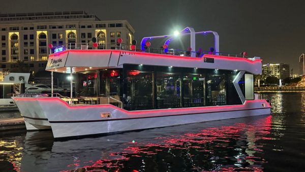 white yacht luxury premium – dubai canal 