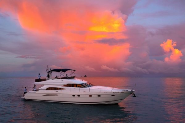 sunset yacht tour – dubai marina