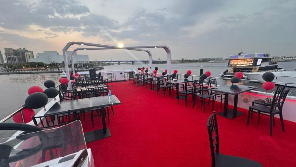white yacht luxury premium – dubai canal 