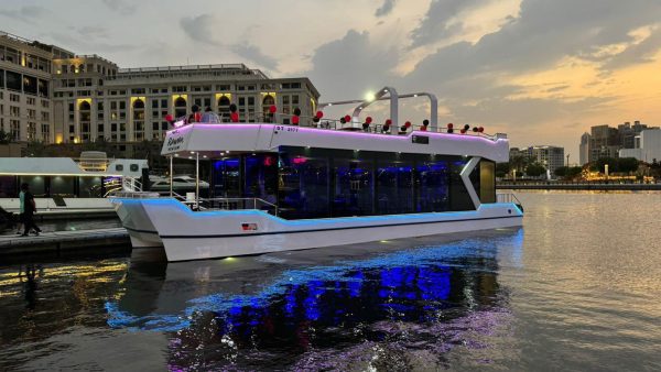 white yacht luxury premium – dubai canal 