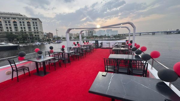 white yacht luxury premium – dubai canal 