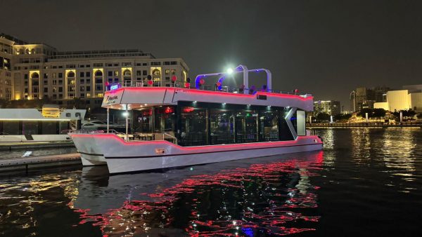 white yacht luxury premium – dubai canal 