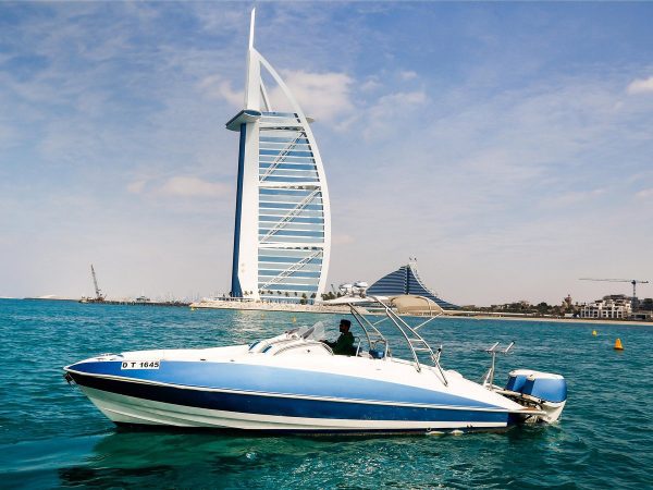 private speed boat – 31 feet