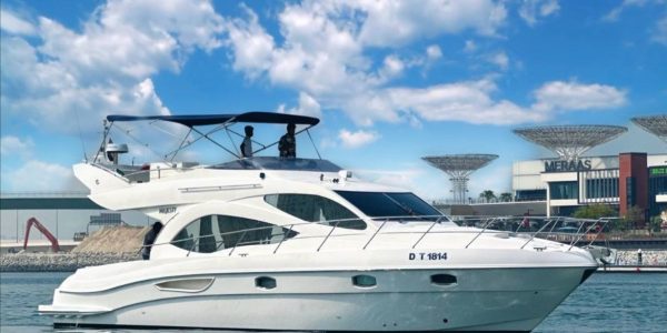 private luxury yacht – 42ft sea ray