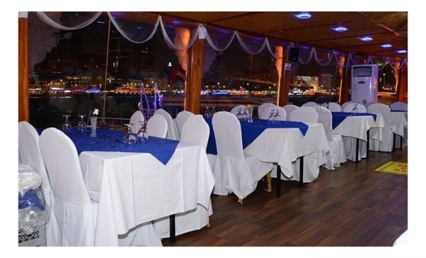 arabian traditional dhow crusie dubai creek