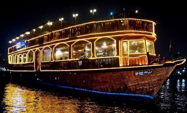 arabian traditional dhow crusie dubai creek