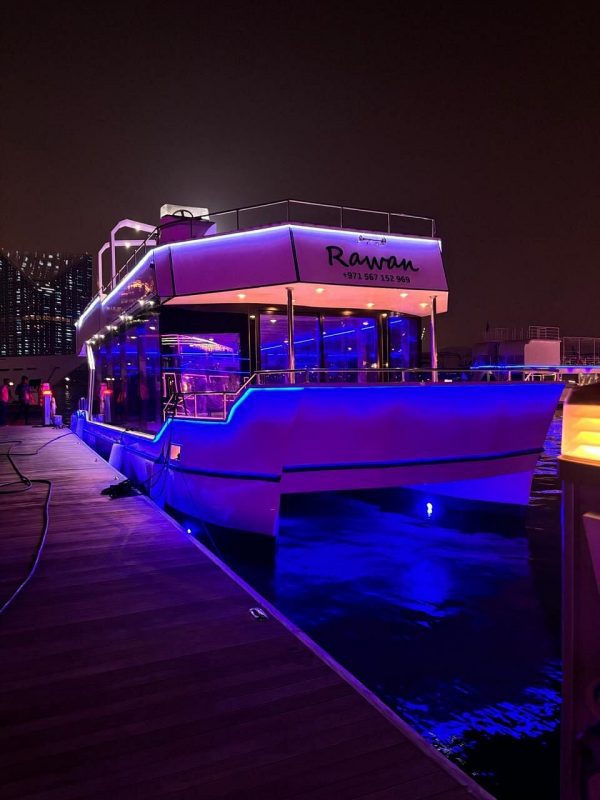white yacht luxury premium – dubai canal 