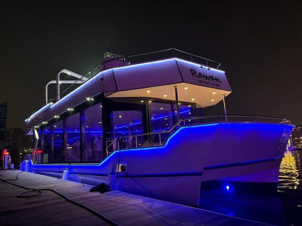 white yacht luxury premium – dubai canal 